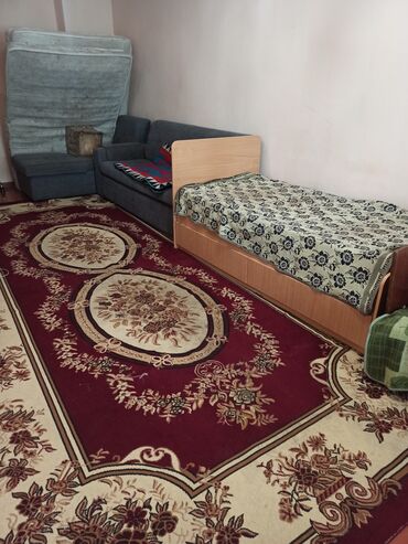 дом в районе аламединского рынка: Сдаю полдома на 10 дней до 13 сентября 2025г., две жилых комнаты