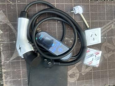 Зарядные устройства для электромобилей: Продается зарядное устройство для всех моделей электромобиля. Работают — 10