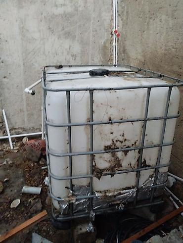 Baklar və çənlər: Məhsul: IBC tipli plastik su çəni (konteyner) - Həcmi: təxminən 1000 — 1