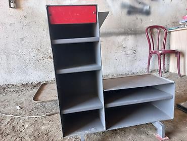 vitrin dolab: Metaldan hazirlanmiş gul qoymaq ucun vetrin — 1