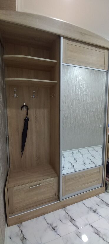Bayraqlar: Dolab, heç bir problemi yoxdur evə uyğun gəlmədiyi üçün satılır