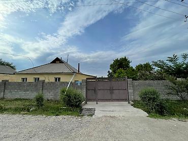 Продажа коттеджей и домов: 🏡 Продается дом в селе Таш-Добо 📍 Улица: Киргизия Характеристики: 📐 — 6
