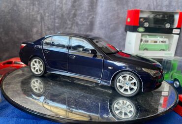 Avtomobil modelləri: Коллекционная модель BMW 545i E60 dark blue 2008 KYOSHO Scale 1:18 — 6