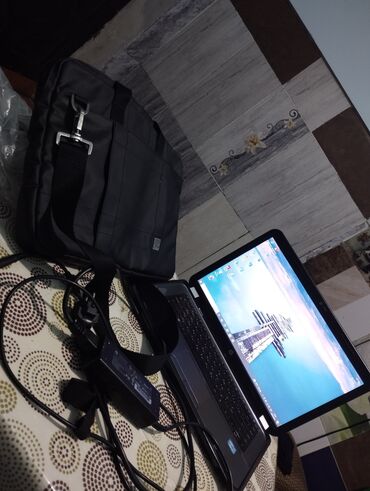 Noutbuk və netbuklar: HP Pavilion 15.6" noutbuk + çanta və adapter Xüsusiyyətlər: - Ekran