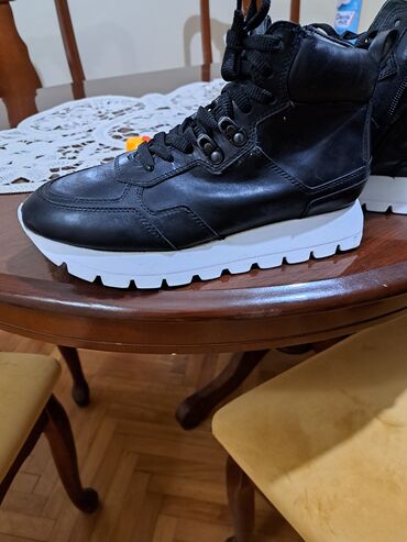 Gležnjače: Gležnjače, 38.5 — 3