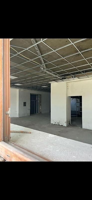 Аренда помещений свободного назначения: Ахунбаева Манаса Сдается помещение Площадь:1300м2 Этаж:1 Цена :17$ — 7