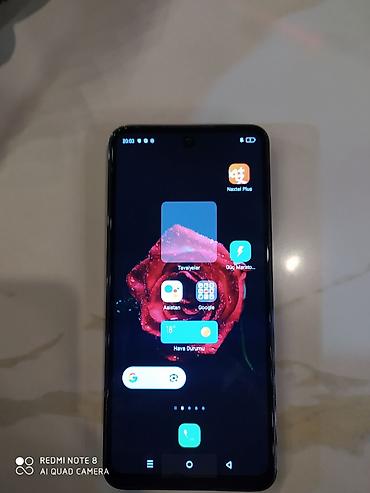 magic 6 pro: Smartfon – 6.6” ətrafı ölçüdə tam ekranlı, mərkəzə yaxın “punch‑hole” — 2