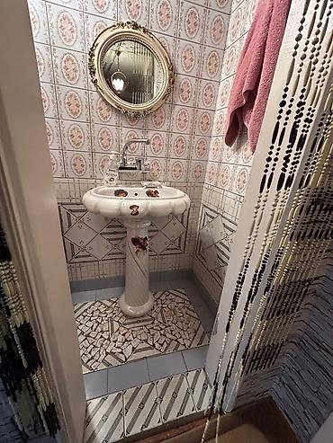 Uzunmüddətli kirayə mənzillər: Təcili satılır. Mənzilin təsviri: - İşıqlı və səliqəli planlı mənzil — 25