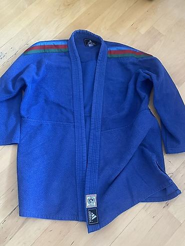 ev desti: Məhsul: Adidas mavi cüdo gi (yalnız üst hissə – kurtka) Təsvir: - — 1