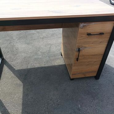 Другая мебель: Офисные столы в наличии и на заказ — 10