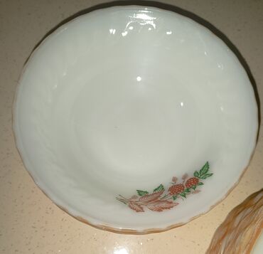 ağ lay: Şüşə kiçik dərin qablar dəsti 3 ədəd. - Material:ağ rəngli şüşə -