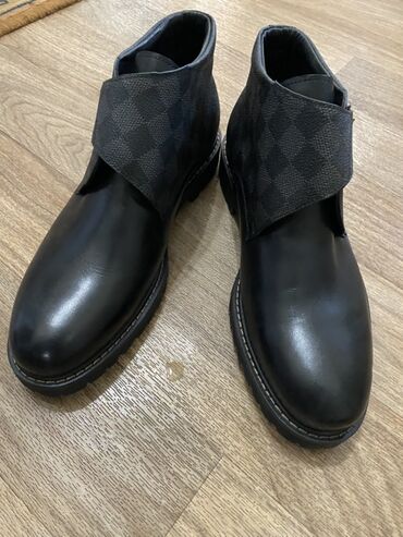 сумка мужская через плечо: Эркектердин ботинкеси, 41.5, Louis Vuitton, Жаңы, түсү - Боз, Өзү алып кетүү