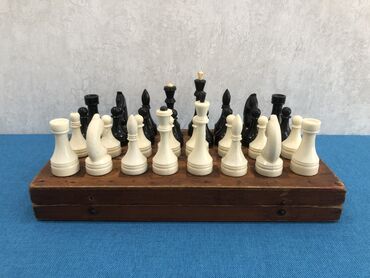 Şahmatlar: Antik Sahmat sovet dovrune aid 1970 ci il ela vezyyetde 45*45 — 3