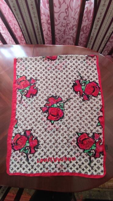 Šalovi: Louis Vuitton monogram roses ešarpa. Louis Vuitton monogram roses — 8