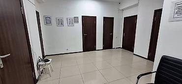 офис центр: Аренда офисов, 150 м², В жилом комплексе, С отдельной кухней, С отдельным входом, С отдельным сан узлом — 10