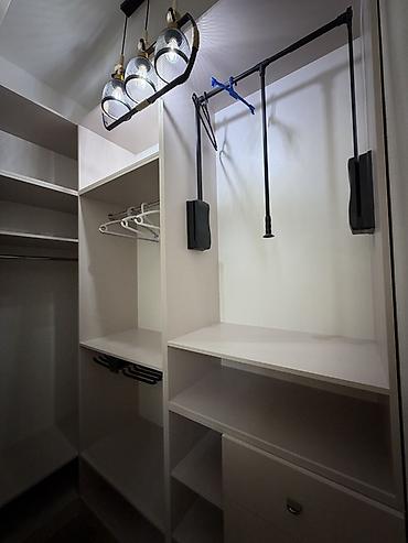 Долгосрочная аренда квартир: Трехкомнатная студия в современном минималистичном стиле. Район — 7