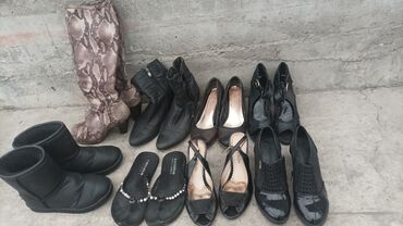 обувь для школы: Отдам всю женскую обувь 37 размера, детские угги 35 размера, что на