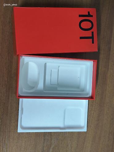 Мобильные телефоны: OnePlus (линейка Nord/10т — фирменный логотип OnePlus на задней — 8
