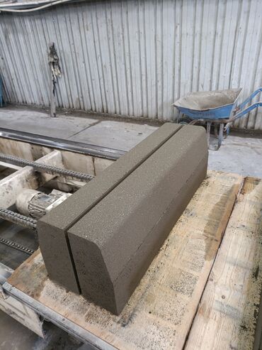 Beton bardürlar: Məhsul: Beton səki daşları və bordürlər Təsvir: - Vibropress üsulu — 10