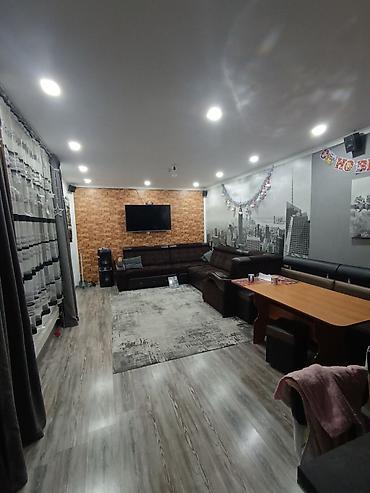 Продажа коттеджей и домов: Продаю 2 дома на участке в 6 соток. г. Кант. Под бизнес. Участок — 8