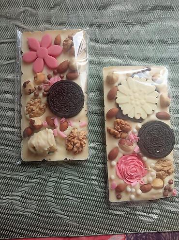 Кондитерские изделия, сладости: Шоколадная плитка из темного шоколада, украшенная рельефным — 5