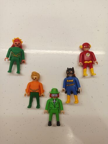 RAF: Kinder Surprise Playmobil ve Baby Natuns seriyalari . 1 eded=3 azn