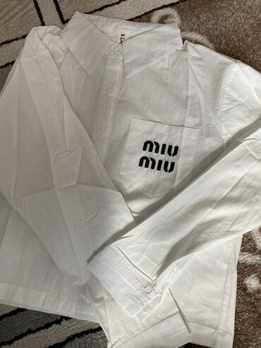 белая женская рубашка: Школьные рубашки miu miu. 
размер стандарт,есть оптом и в розницу