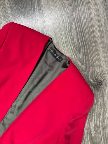 Sakoi: Dizajnerski sako - frak Biljane Tipsarević predivne crvene boje — 5