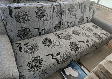 Sofe i kaučevi: Dostupna dva troseda dimenzije 220x90