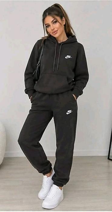 pulse ranac: Ženska Komplet Trenerka 
Cena: 4100 dinara
Velicine: S,M,L,XL,XXL
PM✨ — 2
