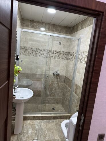 Sifarişlə mətbəx mebeli: Mətbəx dəsti və sanitar qovşağı üçün tam təchizatlı interyer komplekti — 5