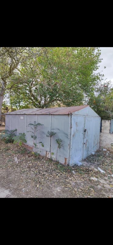Qaraj satılır: Masin qaraji olcu Uzun-5,70. En-2,80. Hundurluk-1,80. Qiymet 800