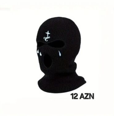 Toy paltarları və aksesuarları: Qara rəngli trikotaj balaklava (üç deşikli model). Gözlər və ağız üçün