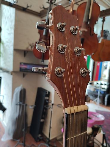 Gitaralar: Elektro akustik gitara Smiger FN-20 Üst: Şam ağacı Qol: Gül ağacı — 4