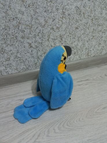 Oyuncaqlar: Dinozavr ~35 sm Ördək ~25 sm Tovuz quşu ~ 20sm Tutuquşu ~ 20 sm — 5