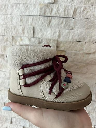 bele ski pantalone: Dečije zimske čizmice Zara, broj 22, dužina gazista 13,6 cm. - — 1
