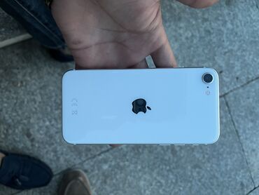 Apple iPhone: IPhone SE 2020, 128 GB, Ağ, Barmaq izi, Simsiz şarj