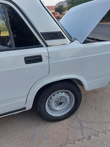 VAZ (LADA): VAZ 2107 sedan – klassik ağ rəngdə, 4 qapılı, arxaötürücülü. Texniki — 12