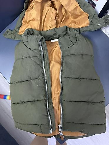 Üst geyimləri: H&M uşaq qolsuz şişmə jilet - Ölçü: EUR 86 / US 18M (12–18 ay — 1