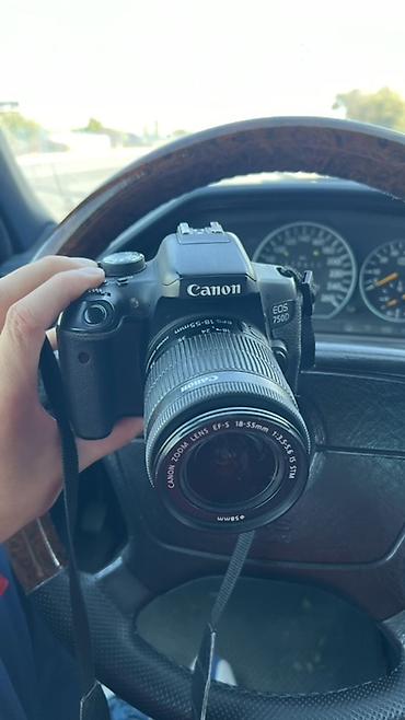 фото апарад: Камера Canon EOS 750D 

Комплект : 2 батарейки 🔋 
2 зарядника 
Караоке — 1