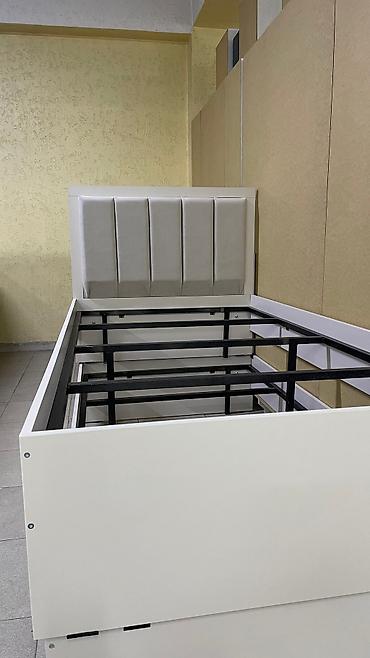 Односпальные кровати: Кровати размер200×90см каркас железный, круговой ПВХ. Матрац — 20