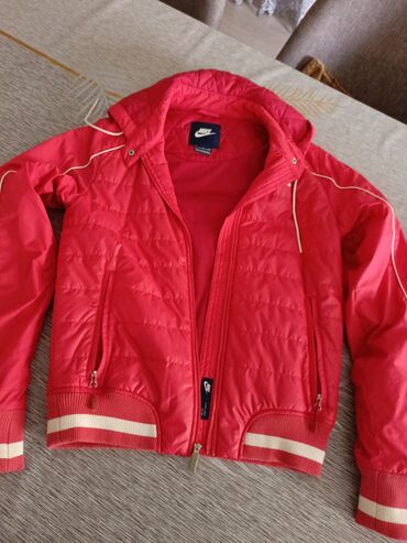 кожа куртка: Женская куртка Nike, M (EU 38), цвет - Красный