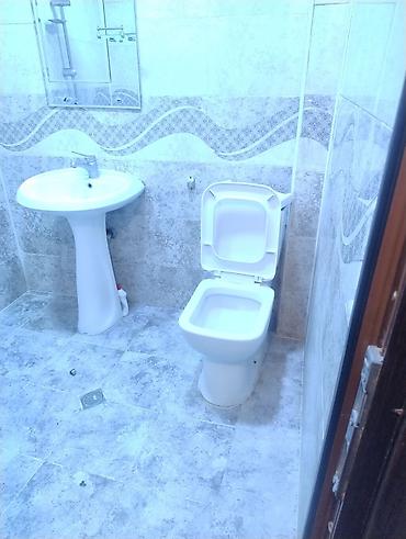 Hamam dolabları: Ağ unitaz tyulpan ikisi birlikde — 2