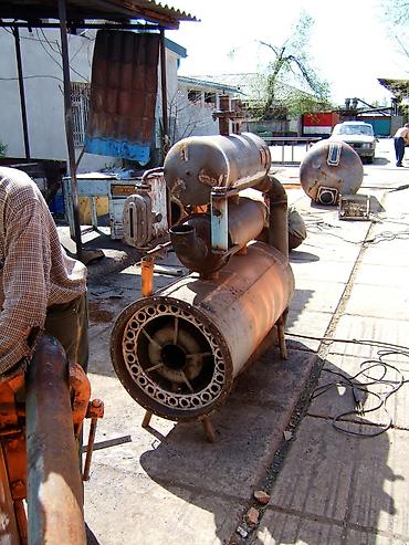 Парогенераторы, гладильное оборудование: Парогенератор на жидком и газообразном топливе 150- 200 кг. пара в — 10