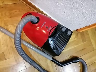 Klasični usisivači: Usisivač Samsung 1600w. Odličan usisivač Papirna kesa Dobro vuče i tih — 4