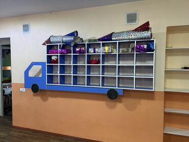 Детские стулья: Детские пластиковые стулья и модульный стеллаж для дошкольных — 8