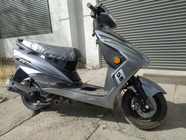 скутеров: Новый 125 кубовый бензиновый скутер кпп автоматическое, легко