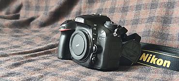 stara elektronika: Nikon D7200 DSLR fotoaparat (telo) sa originalnim Nikon kaišem 72000 — 1