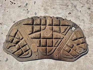 sipka za stvari: PASAT B6 TEPIH HAUBE | Tepih haube pasat B6 ORIGINAL ekstra stanje — 2