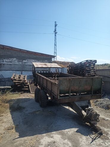 продаю или меняю на дом: Разбрасыватель навоза на колесном шасси, предназначенный для